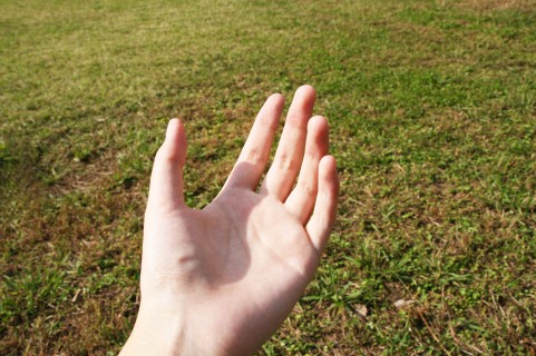 指先のしびれで隠れた病気が見つかることもある