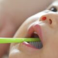 歯ブラシによる口腔ケアは小児ICUの人工呼吸器関連肺炎を減らす？