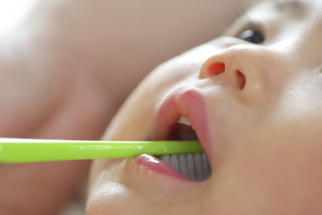 歯ブラシによる口腔ケアは小児ICUの人工呼吸器関連肺炎を減らす？