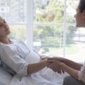 乳がん患者の家族介護者のメンタルヘルスを改善