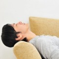 頚椎ヘルニアが原因で転倒!?その判別法と改善枕の作り方