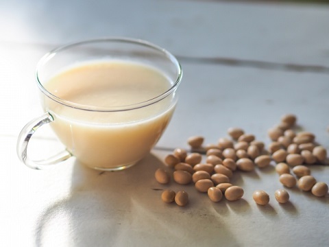 内臓脂肪を減らす甘酒豆乳を飲むタイミングとは
