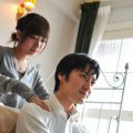 背中のこり解消にバスタオルを使ったストレッチ