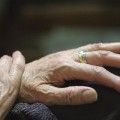 手のしびれが手根管症候群かをセルフチェック
