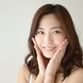 顔のむくみ解消エクササイズの効果を検証した