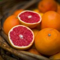 グレープフルーツ本場の食べ方はとてもワイルド
