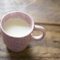 泥のように眠るためにホットミルクは効果的か？