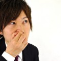 鼻づまり解消は脇の下にコブシを10秒挟むだけ
