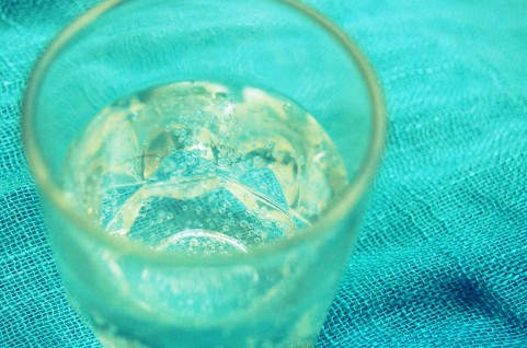 炭酸水ダイエットが食事前に飲むだけで痩せる理由